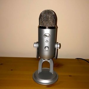 Blue Yeti Microphone w/ Stand